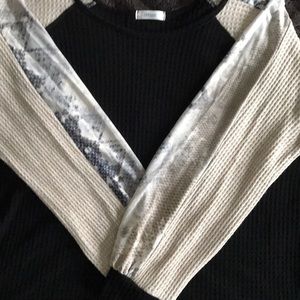 Women’s long sleeve top